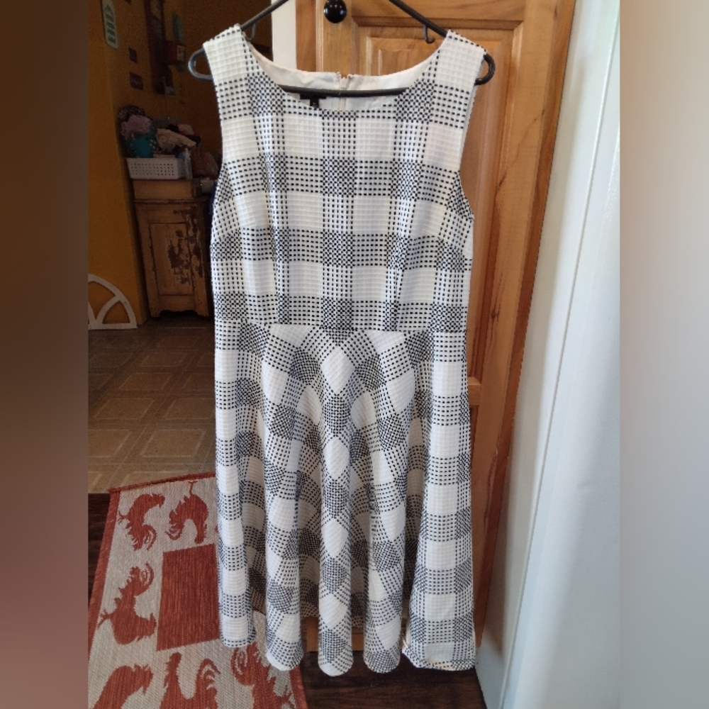 Talbots Gray and White Pleated Midi Skirt